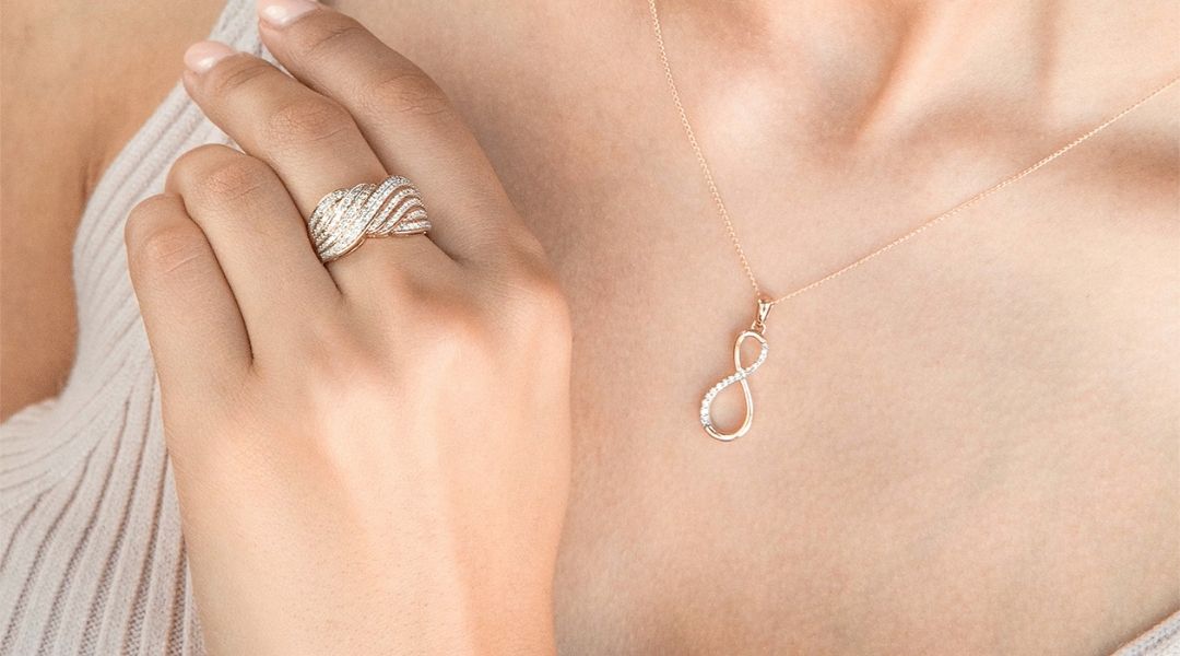 Minimalist jewelry trends